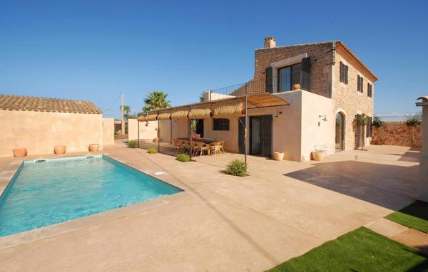 A la foto es mostra l'objecte Casa Coco situat a la ciutat de Es Llombards.