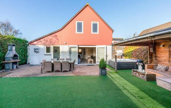 A la foto es mostra l'objecte Beautiful Home In Wemeldinge With Sauna situat a la ciutat de Wemeldinge.