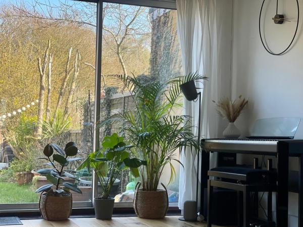 A la foto es mostra l'objecte Lea Valley Nature Reserve Bright Home with Private Garden - 40 min to London by Train situat a la ciutat de Wormley.