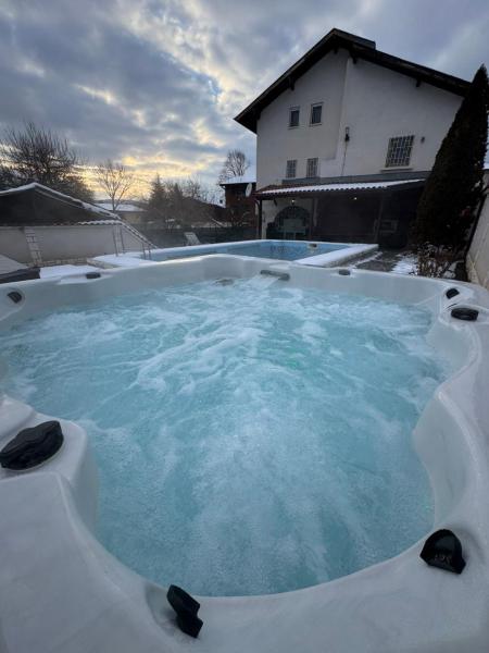 På billedet ses objektet Къща за гости Заркови beliggende i byen Godech.