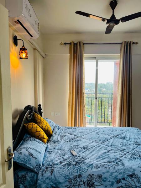 The photo shows the 3BHK Apartment with Balcony Thiruvananthapuram,India located in the city of Vempayam.