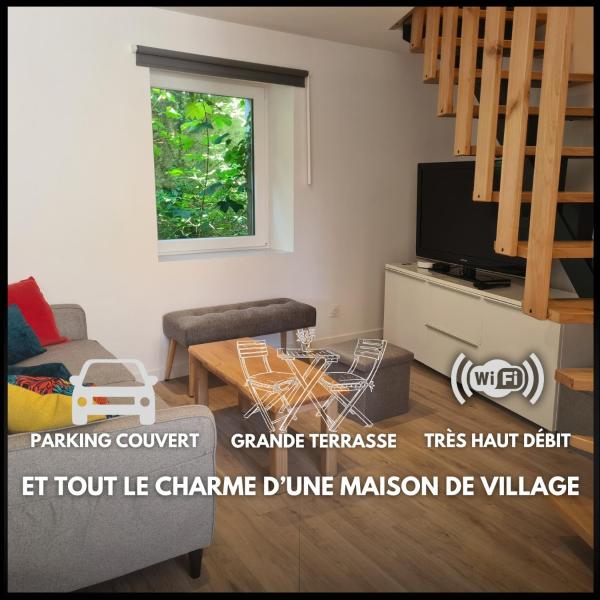 写真にはChadeleuf市にあるLa maison du vieux bourgが写っています。