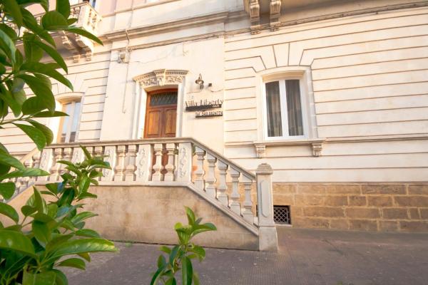 Na fotografii je vidět objekt Villa Liberty Palazzo Gigante nacházející se ve městě Lecce.