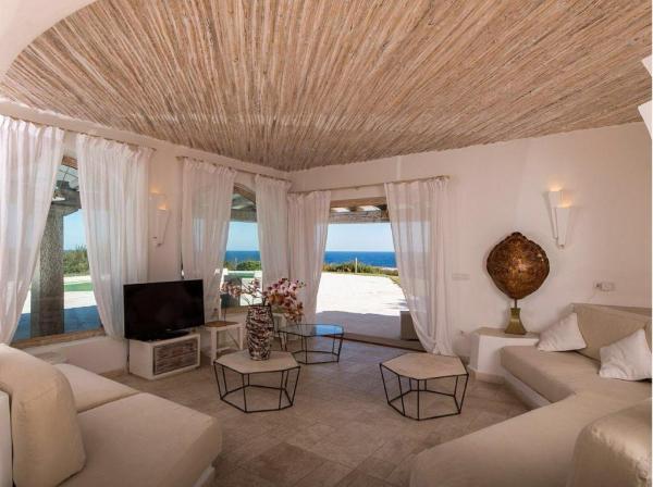 Luxury Villa In Cala Del Faro - Sardinia Island