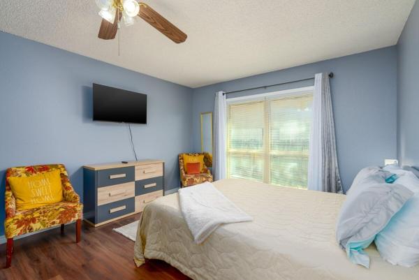 Backyard, Garage, Free parking, Near Medical Center photo 1