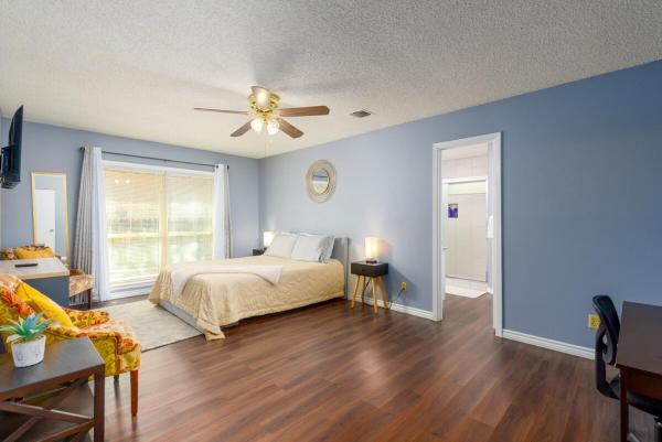 Backyard, Garage, Free parking, Near Medical Center photo 3
