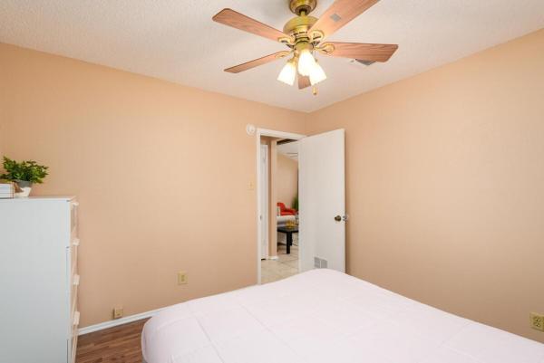 Backyard, Garage, Free parking, Near Medical Center photo 7