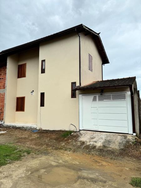 A la foto es mostra l'objecte Família santos situat a la ciutat de Parati.