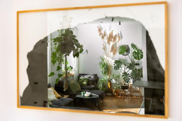 EverGreen - Design & Spacious Old Town Apartment with AC, 1,5 Bath, Family-Friendly, Bratislava