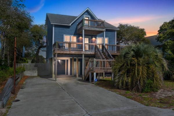 På bilden syns objektet Oak Drive Oasis Beach Nearby Private Deck som ligger i staden Surf City.