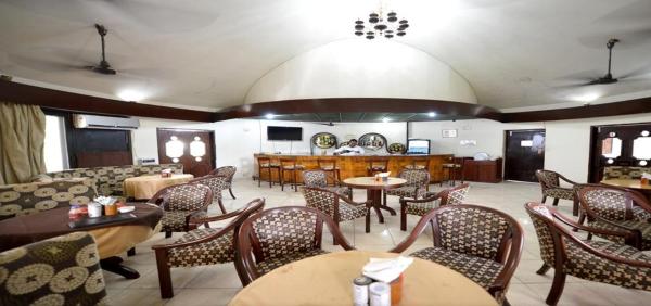 The photo shows the Koel Tourist Resort located in the city of Narwāna.