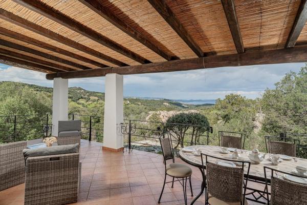Kuvassa näkyy kohde Villa Surrounded by Nature with Sea View, joka sijaitsee kaupungissa Baja Sardinia.