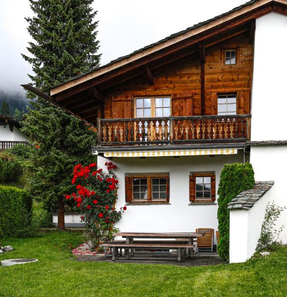 Haus 2 - Gemütliches 5 Zimmer Haus In Ruhiger Wohngegend Mit Garten - Graubünden