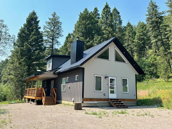 På billedet ses objektet Off-Grid 3 bdrm Cabin with Wi-Fi beliggende i byen Boulder.