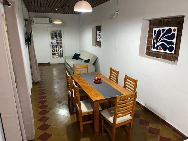 A la foto es mostra l'objecte Departamento cómodo cerca de la costanera situat a la ciutat de Corrientes.
