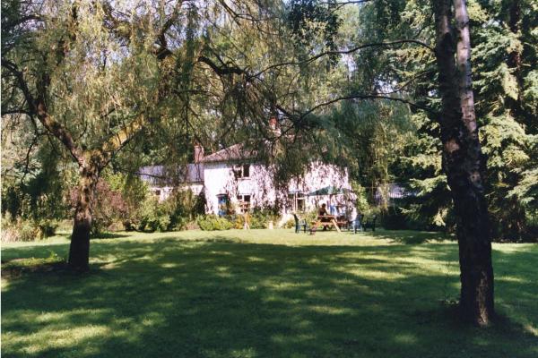 En la foto se muestra el objeto Gamekeeper's Cottage ubicado en la ciudad de Brampton.