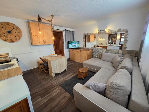 Na foto é possível ver o objeto Jasmine Apartment localizado na cidade de Ratiševina.