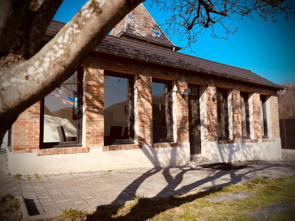 A la foto es mostra l'objecte L Orangerie situat a la ciutat de Maubec.