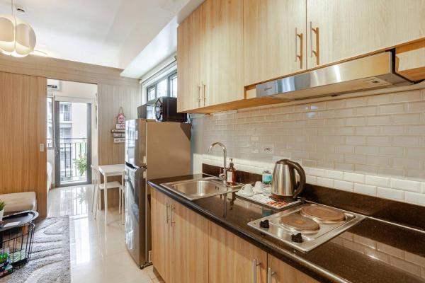 Kuva 6: ClaySky Staycation S2T1-Cozy & Homey 1BR Apartment near MOA facing Pool with Own Parking with Netflix, HBO Max YouTube Premium & up to 200mbps Wifi