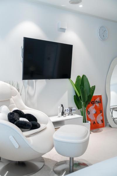 NEW Hongdae Stn 30sec #massage chair #netflix #purifier v, Seoul