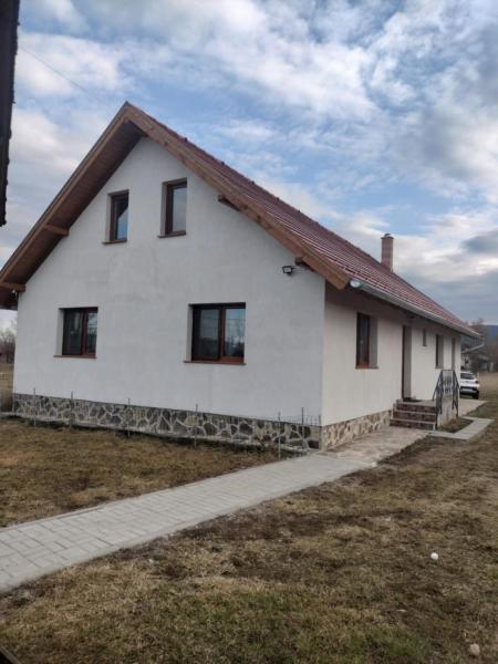 Στη φωτογραφία φαίνεται το αντικείμενο Morrison Village που βρίσκεται στην πόλη Miercurea-Ciuc.