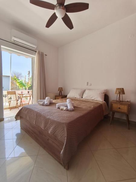 På bildet vises objektet Van Gogh & Monet apartments som ligger i byen Máleme.