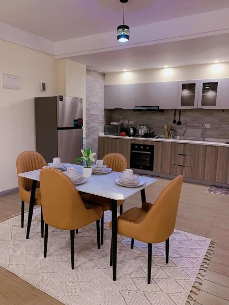 newly furnished apartment with swimming pool, fully equipped gym, private parking space,children playground and unbeatable scenic city views, Nairobi