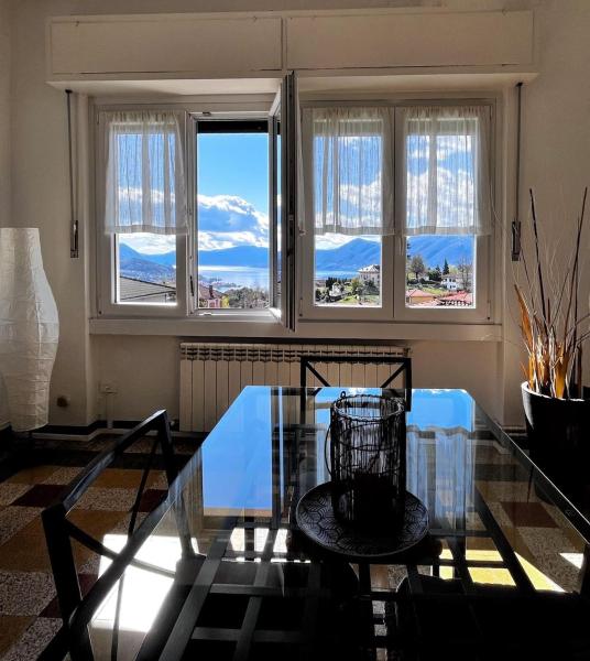 På billedet ses objektet HolidayHome Casa Lilli 2 Luino - Eli apartment with lake view beliggende i byen Dumenza.