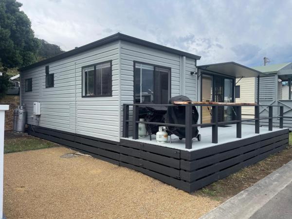 Na fotografii je vidět objekt Cozy Cabin by the beach nacházející se ve městě Apollo Bay.