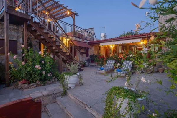 På bildet vises objektet HideAway Lasa som ligger i byen Kannaviou.