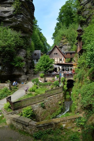 Na fotografii je vidět objekt Rathewalder Mühle nacházející se ve městě Uttewalde.