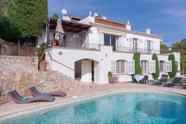 A la foto es mostra l'objecte Villa Roxane situat a la ciutat de Vallauris.