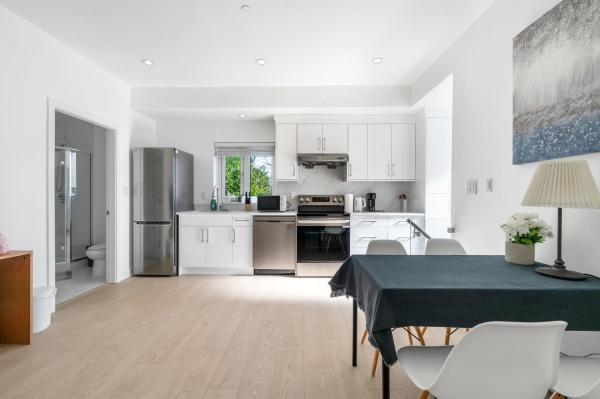 A la foto es mostra l'objecte Charming 2-BD Retreat in the Heart of Vancouver situat a la ciutat de Vancouver.