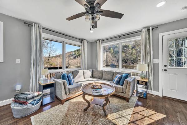 A la foto es mostra l'objecte Peaceful 3BR Escape With National Forest Access situat a la ciutat de Fincastle.