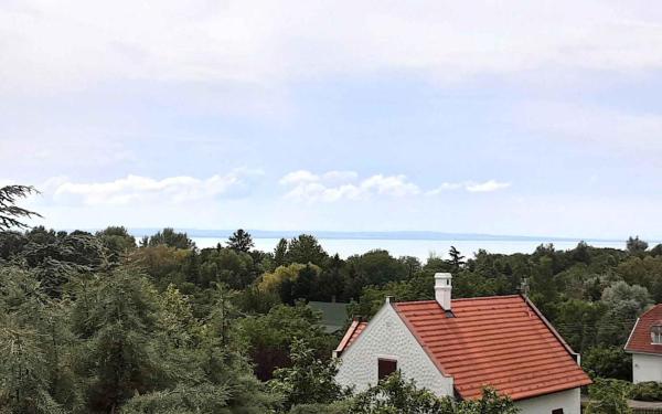 Auf dem Foto ist das Objekt Apartments in Badacsony - Balaton 50626 in der Stadt Badacsony zu sehen.