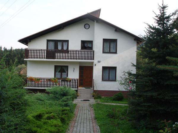 Na fotografii je vidět objekt Haus Waldesruh nacházející se ve městě Grybów.