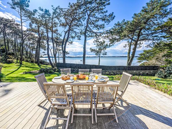 På billedet ses objektet Villa Villa de la Pointe du Blair by Interhome beliggende i byen Baden.