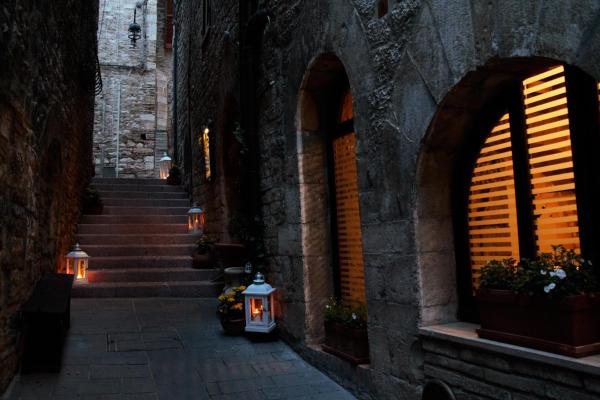 På billedet ses objektet Hotel Il Vicoletto beliggende i byen Assisi.
