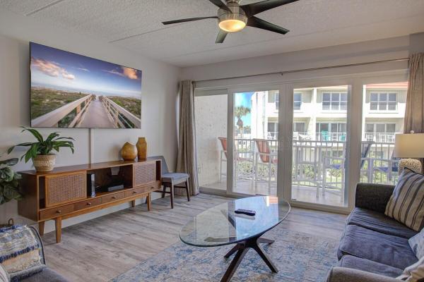 A la foto es mostra l'objecte Beautiful Ocean Side 2 Bedroom Condo with Pool situat a la ciutat de St. Augustine.