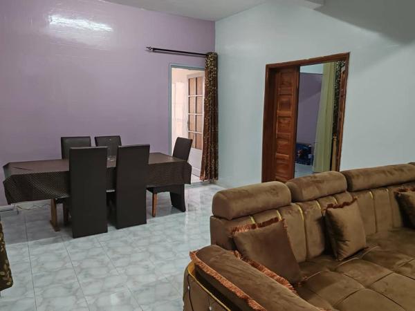 A la foto es mostra l'objecte August House situat a la ciutat de Dakar.