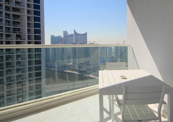 Waterfront Studio with Balcony Near Dubai Mall, Dubaj