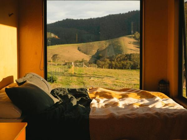 Secluded Off-grid Cabin - Pet Friendly - Roscoe - Hunter Region