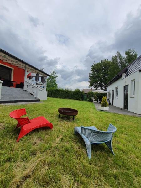 Na fotografii je vidět objekt Domki na Mazurach Pluszkiejmy nacházející se ve městě Dubeninki.