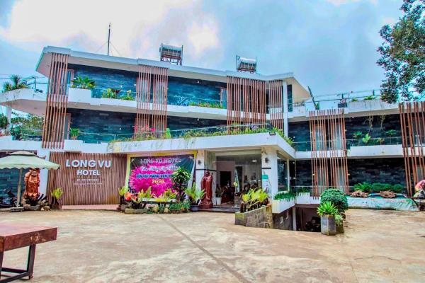På bildet vises objektet Hotel & Homestay Long Vũ Măng Đen som ligger i byen Kon Tum.