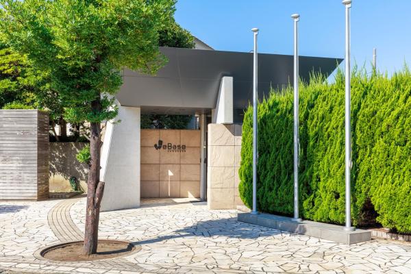 A la foto es mostra l'objecte WeBase KAMAKURA situat a la ciutat de Kamakura.