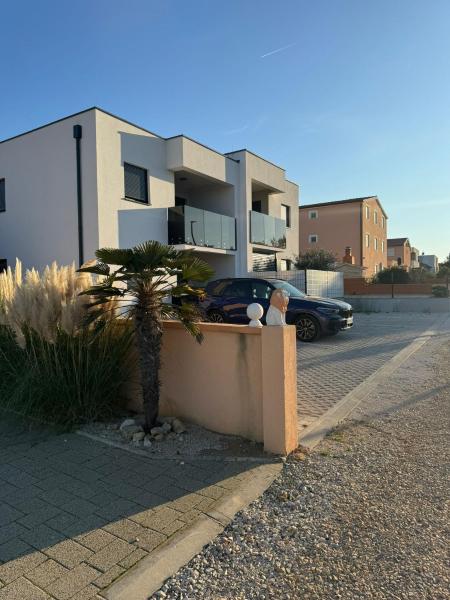 A la foto es mostra l'objecte Vila Vinko Vir situat a la ciutat de Vir.