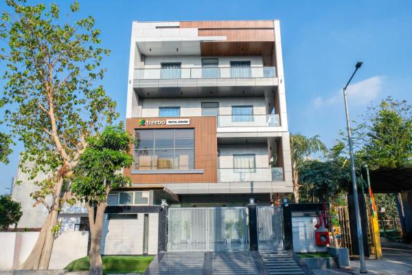 Na fotografii je vidět objekt Treebo Royal Grand, Sector 71 nacházející se ve městě Noida.