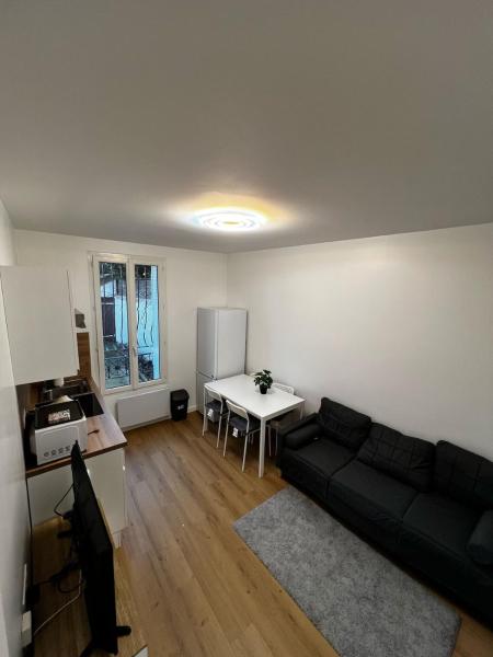 På billedet ses objektet 2-room apartment Argenteuil beliggende i byen Argenteuil.