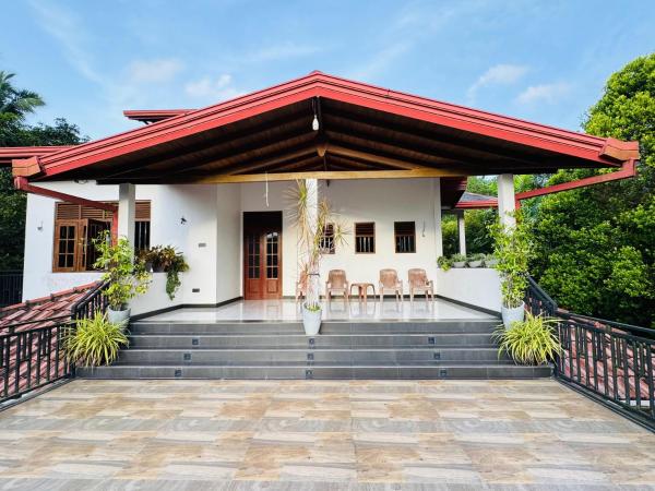 Na foto é possível ver o objeto Villa J localizado na cidade de Udukawa.
