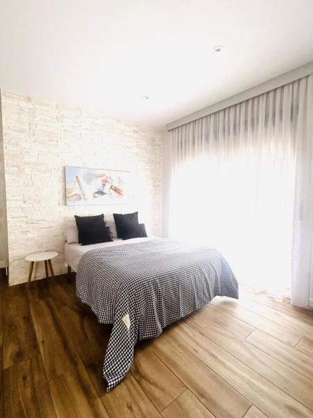 A la foto es mostra l'objecte LM apartamentos Alfacar situat a la ciutat de Alfacar.